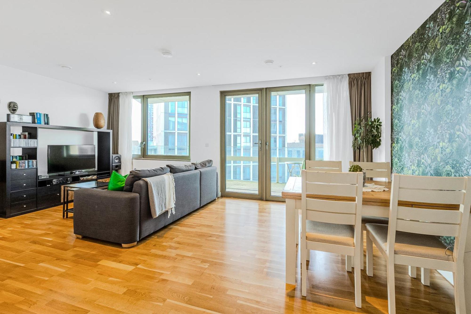 New Listing! 2Br With Balcony In Stratford, 3Min Dlr Apartment London Exterior photo